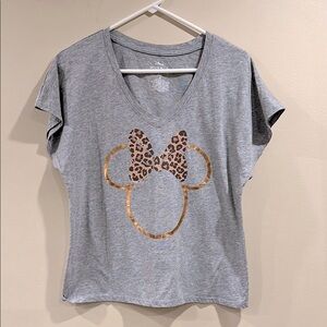 🔥Disney Gray T-Shirt with Mini Leopard Bow Design🔥